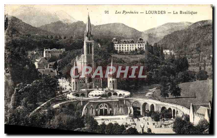 CPA Les Pyrenees Lourdes La Basilique 