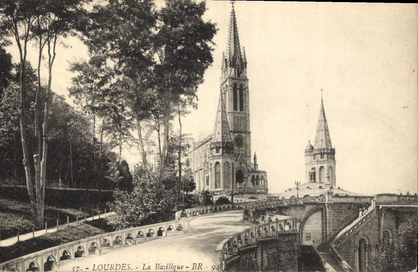 CPA Lourdes La Basilique 