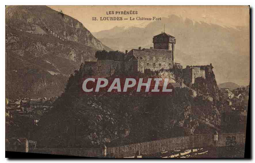 CPA Les Pyrenees Lourdes Le Chateau Fort 