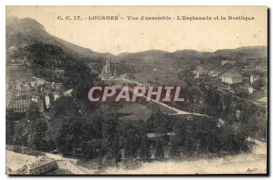 CPA Lourdes Vue d'ensemlbe l'Esplanade et la Basilique 