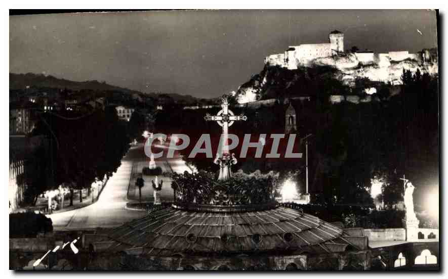 CPA Lourdes H P L'Esplanade et le Chateau Fort 