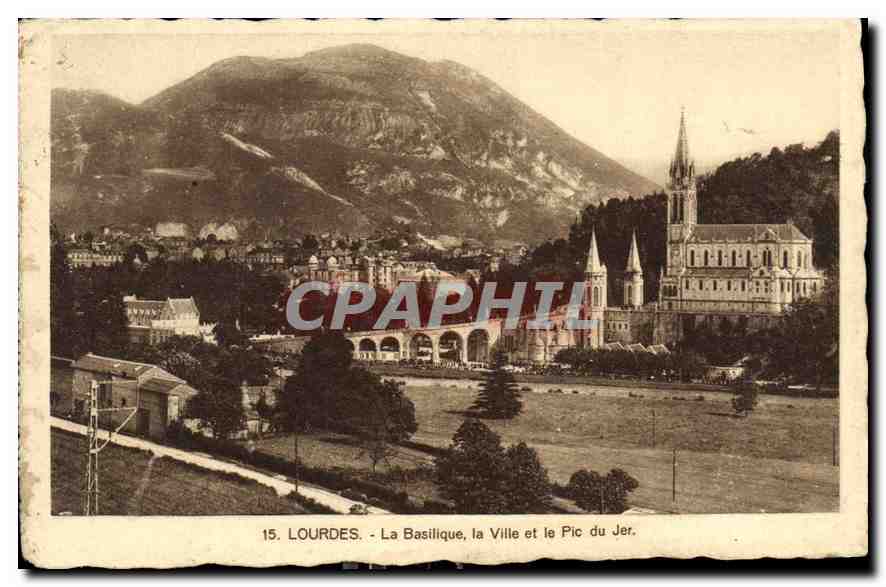CPA Lourdes la Basilique la ville et le Pic du Jer 