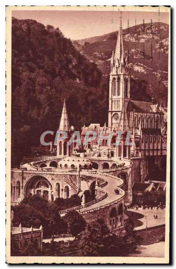 CPA Lourdes La Basilique vue de cote 