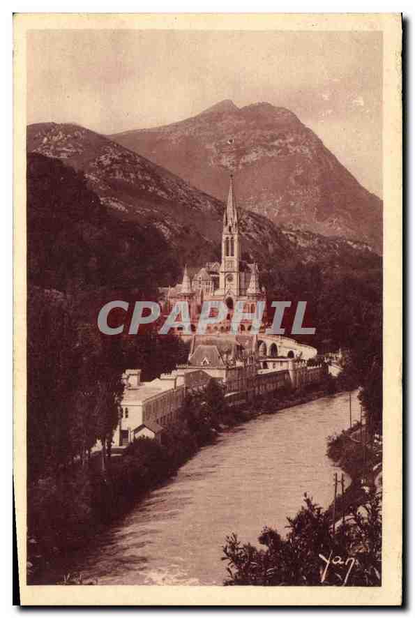 CPA Lourdes La Basilique et le Gave 