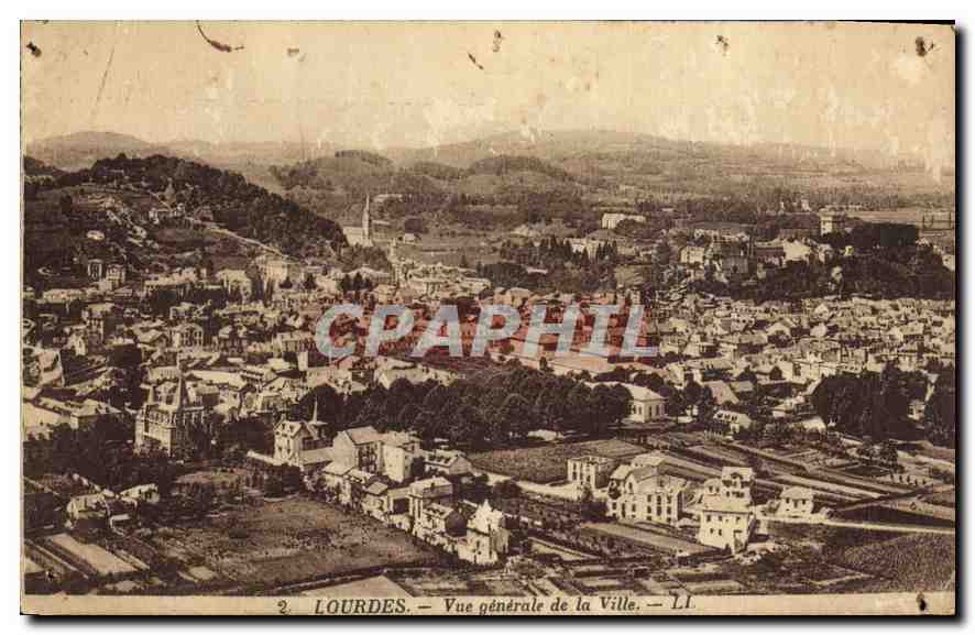 CPA Lourdes Vue generale de la Ville 