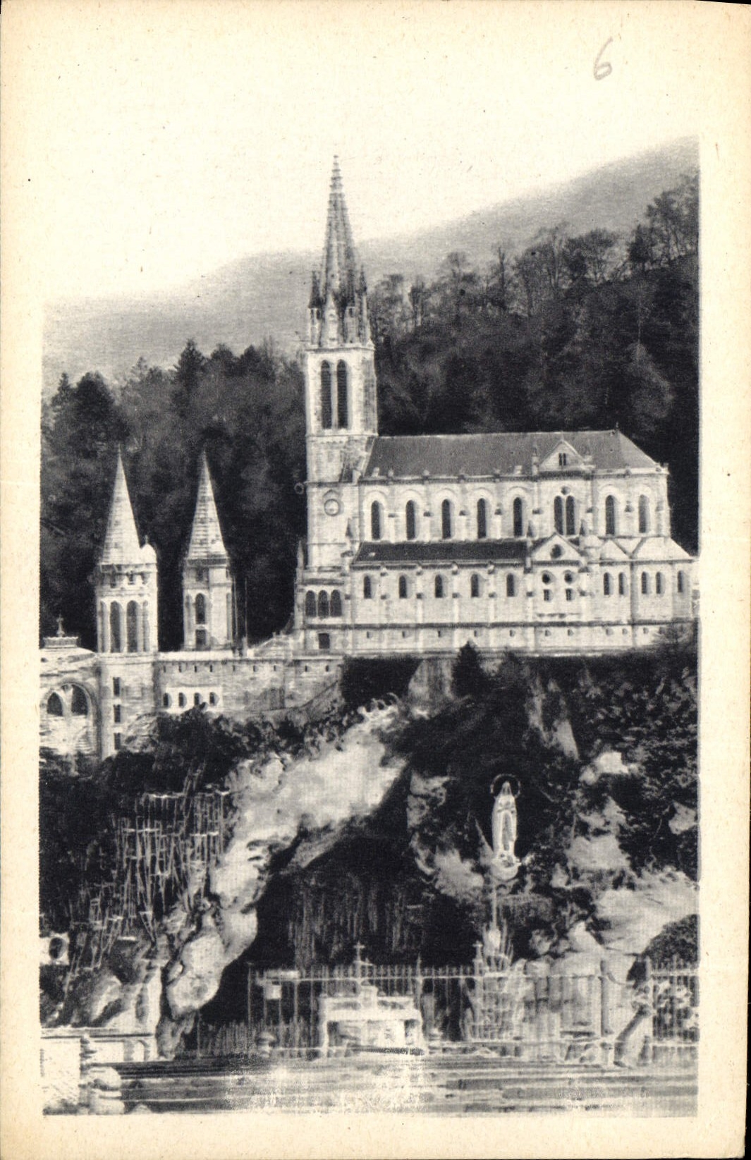 Lourdes — La Grotte et la Basilique — Edit. du Palais du Rosale — Lourdes