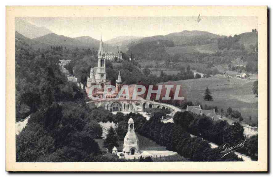 CPA Lourdes La Basilique et le Monument interallie vus du Chateau Fort 