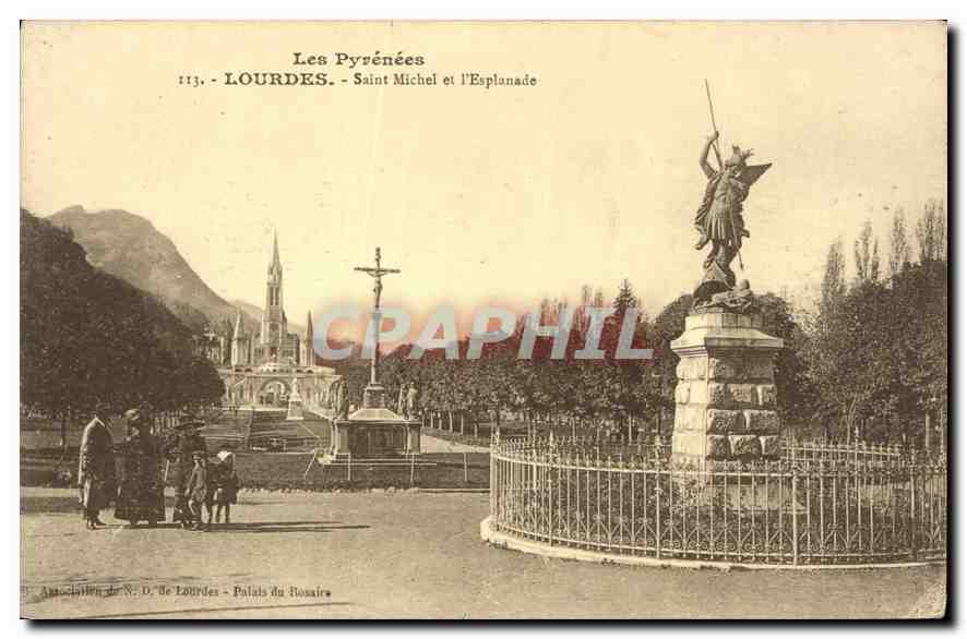 CPA Les Pyrenees Lourdes Saint Michel et l'Esplanade 