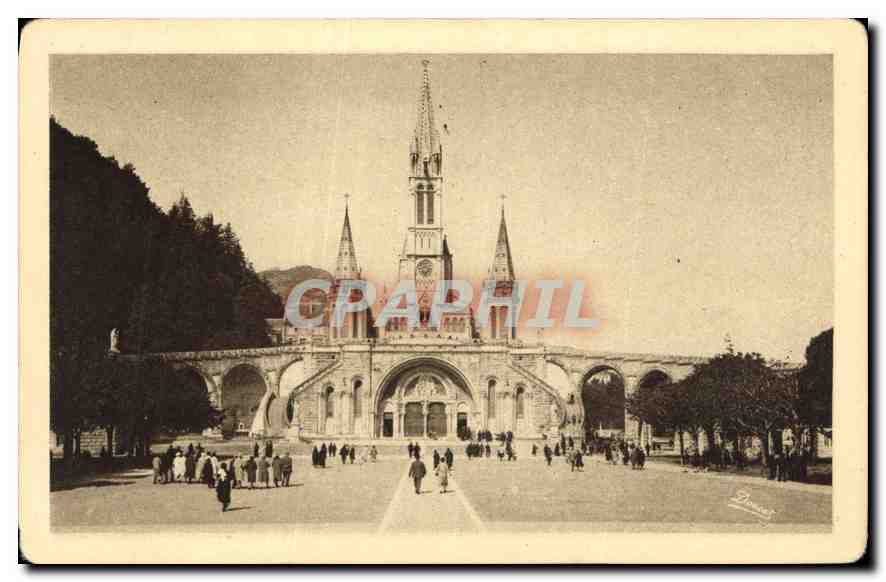 CPA Lourdes La Basilique vue de face 