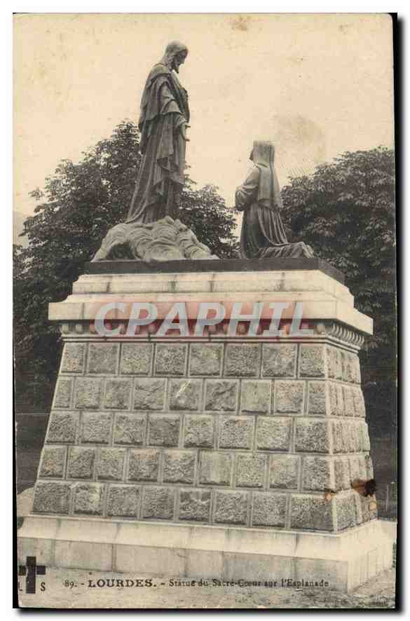 CPA Lourdes Statue du Sacre Coeur sur l'Esplanade 