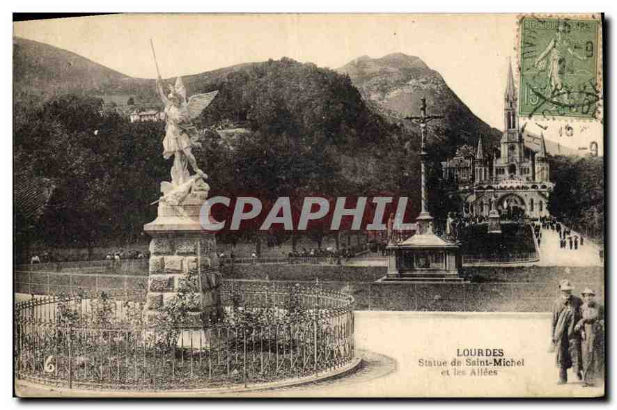 CPA Lourdes Statue de Saint Michel et les Allees 