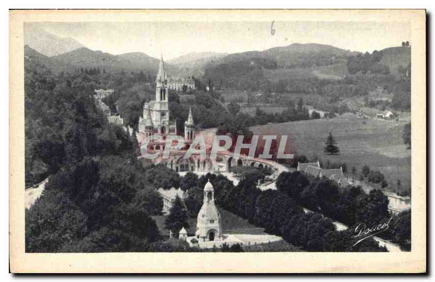 CPA Lourdes La Basilique et le Monument interallie vus du Chateau fort 