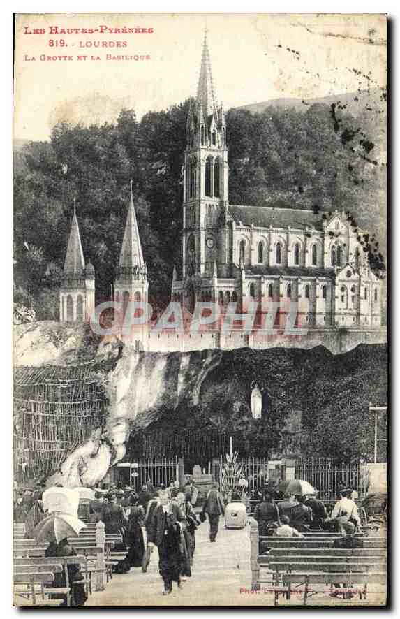 CPA Les Hautes Pyrenees Lourdes La Grotte et la Basilique 