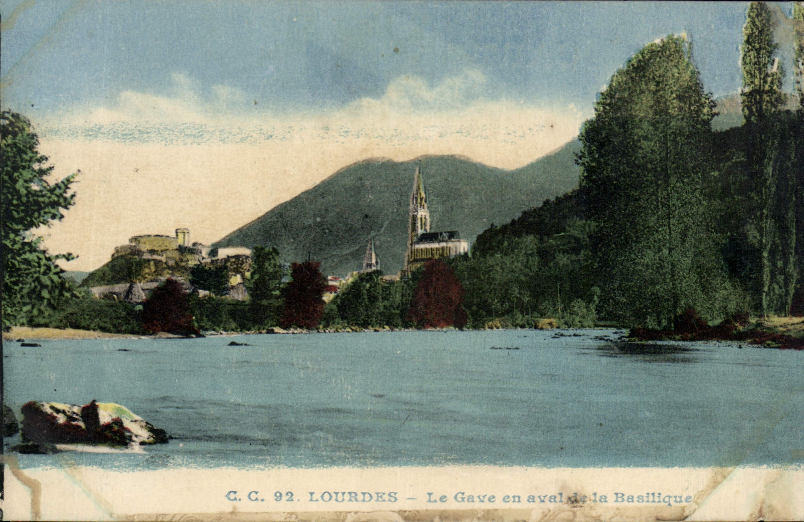 CPA Lourdes Le Gave en aval de la Basilique 