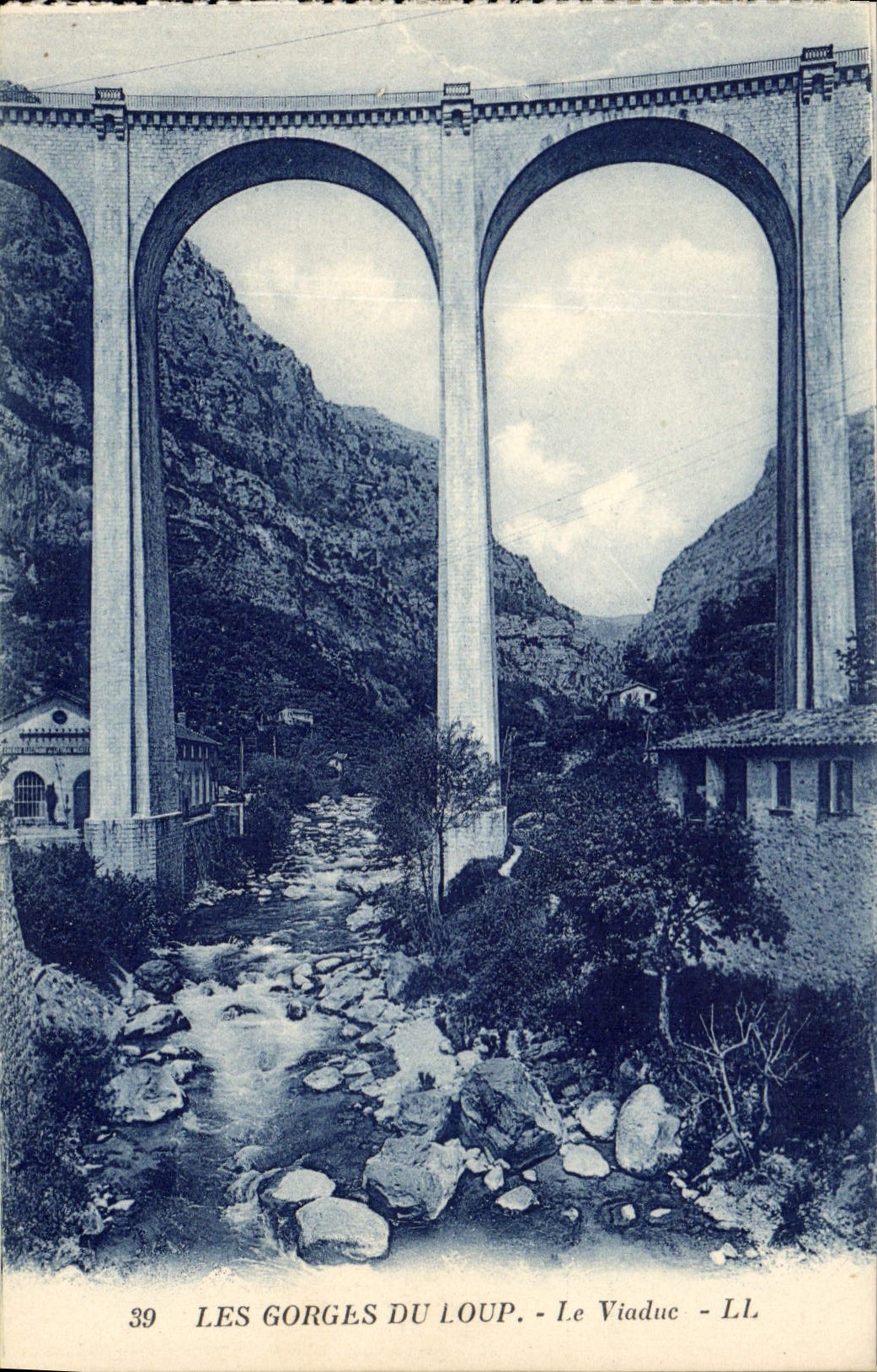 CPA Les Gorges du Loup Le Viaduc 