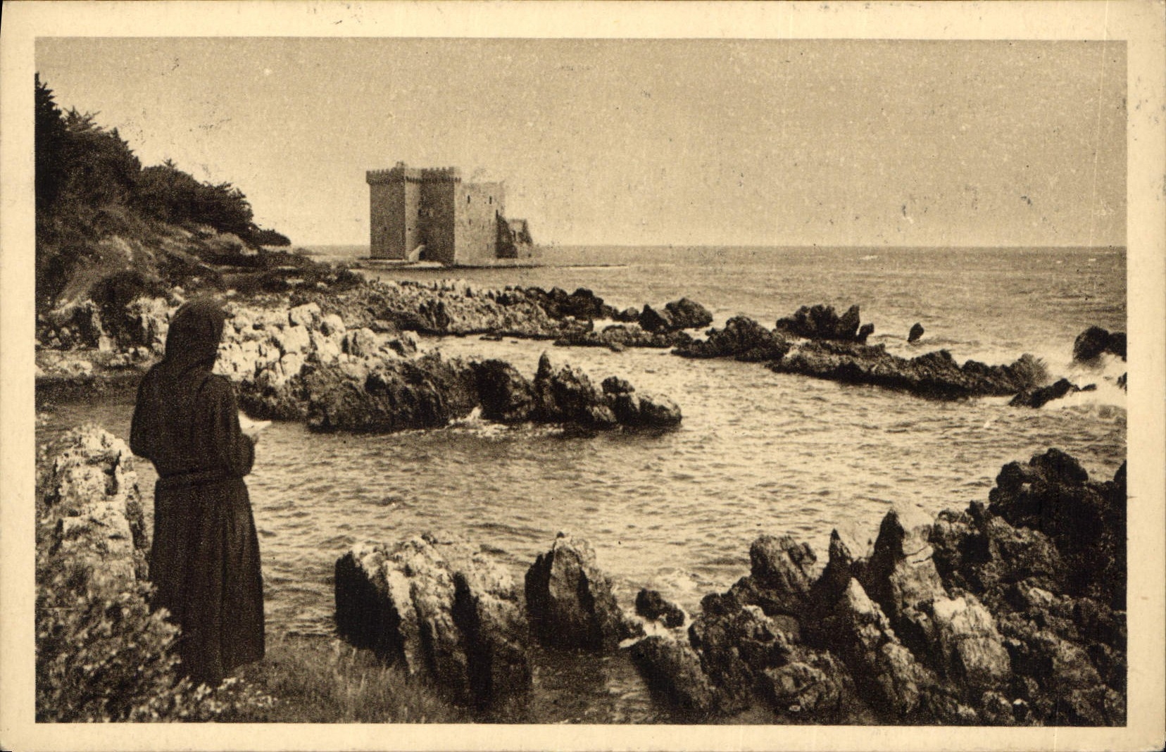 Abbaye de Notre-Dame de Lérins — Monastère fortifié et récifs — Cliché du Monastère (Réproduction)