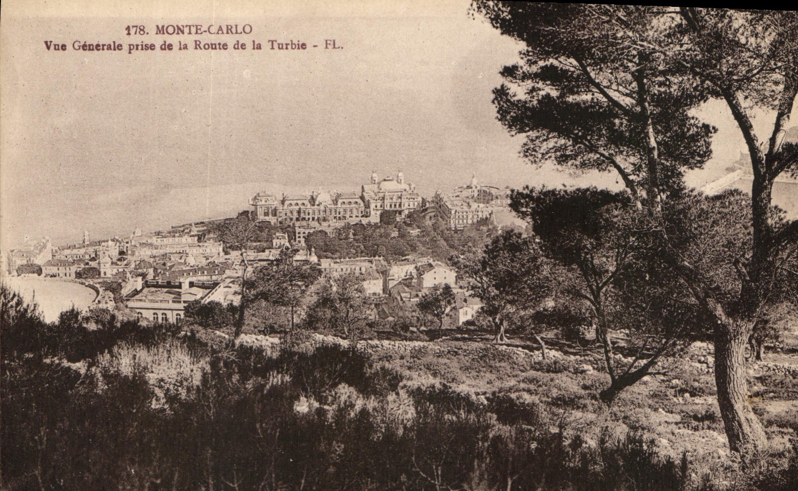 Monte-Carlo — Vue Générale prise de la Route de la Turbie — FL.