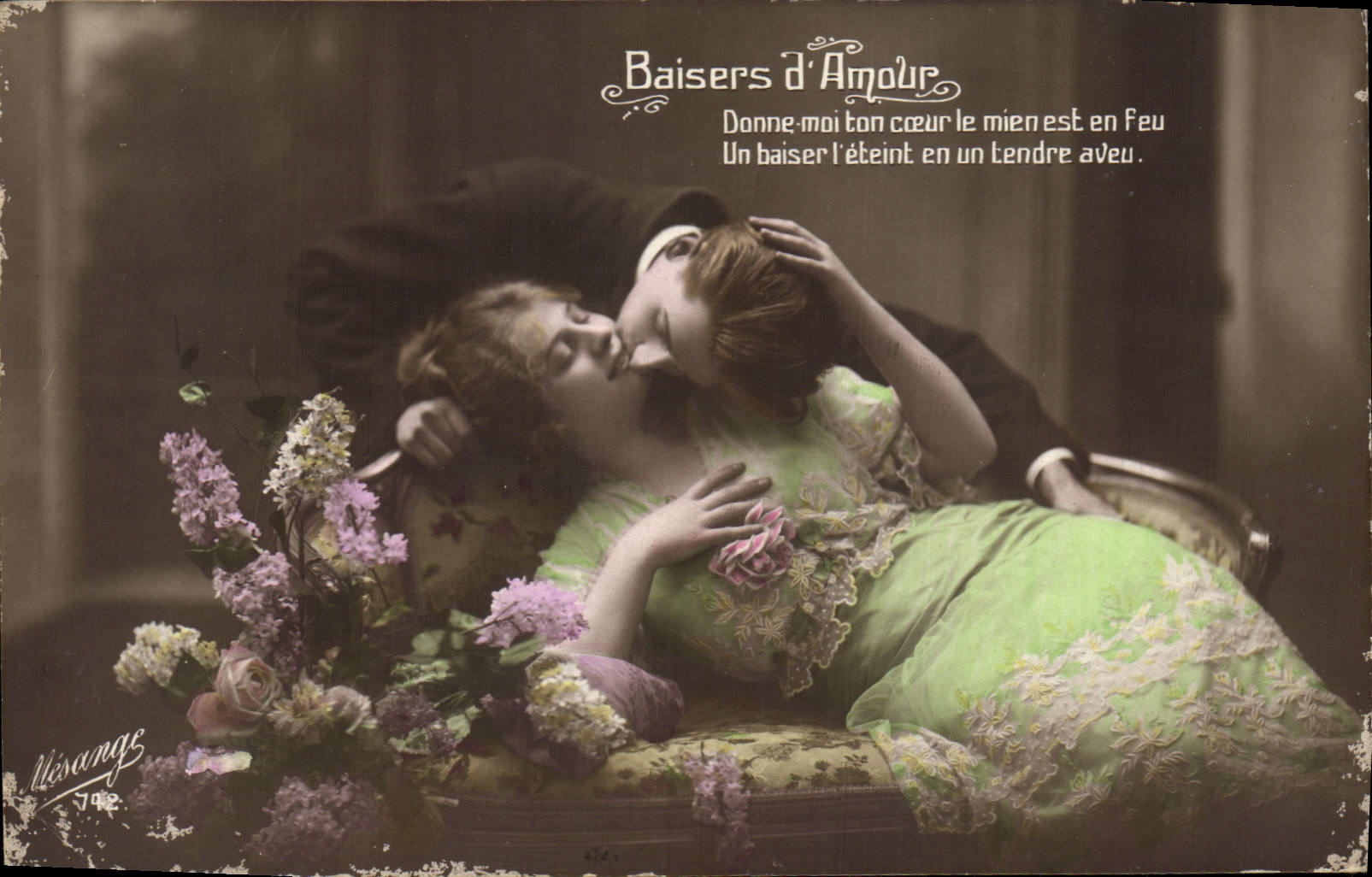 CPA Baisers d'Amour donne moi ton coeur le mien est en feu un baiser l'eteint en un tendre aveu Femm