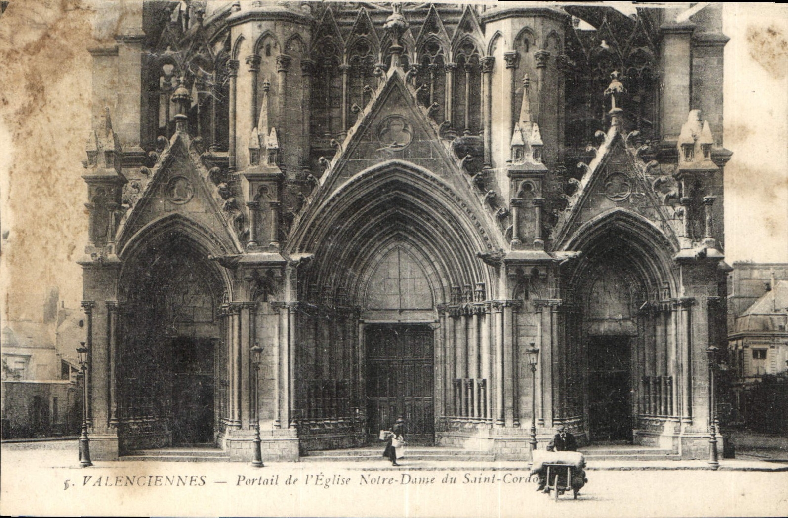 Valenciennes — Portail de l'Église Notre-Dame du Saint-Cordon
