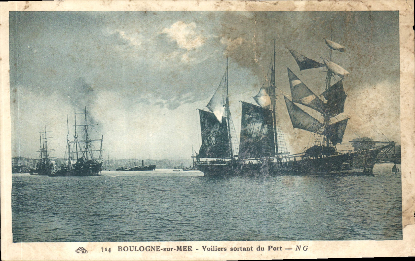 BOULOGNE-sur-MER — Vista di velieri uscendo dal porto — CPAPHIL n° 114