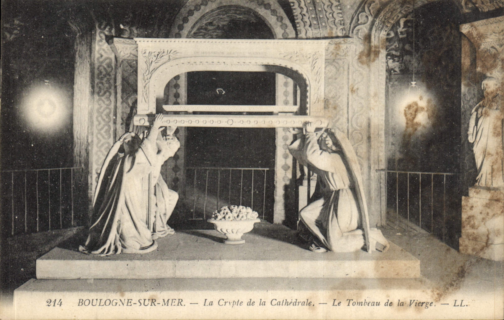 Boulogne-sur-Mer — La Crypte de la Cathédrale — Le Tombeau de la Vierge — LL. — N° 214