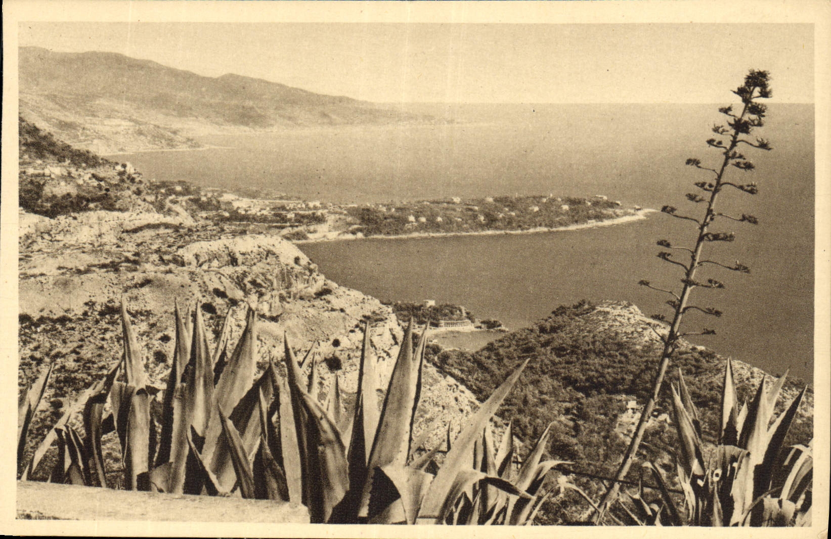 CPA Cote d'Azur le Cap Maritin vu du Rond Point de la Turbie Alpes Maritimes 
