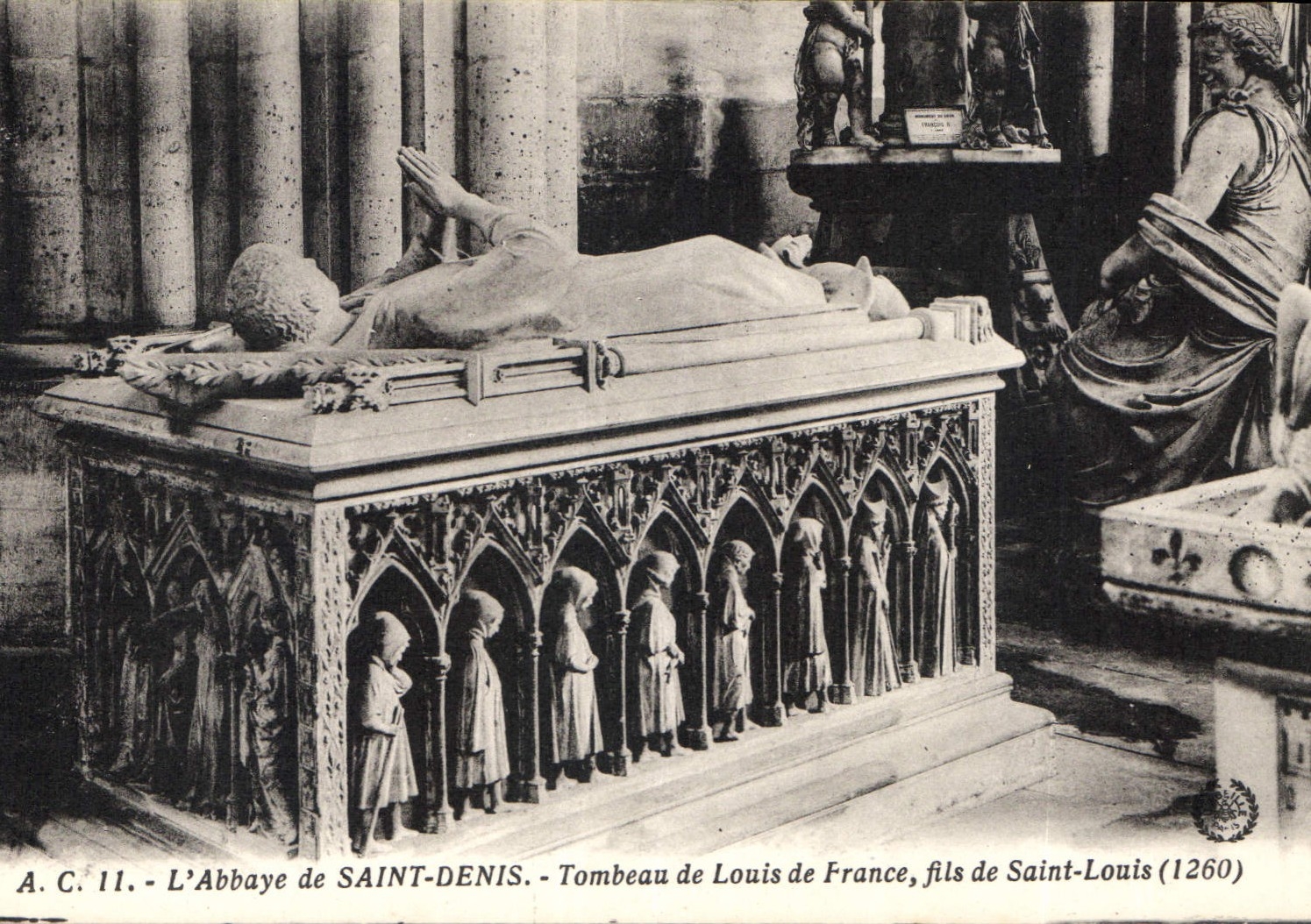 CPA L'Abbaye de Sainte Denis Tombeau de Louis de France Fils de Saint Louis 