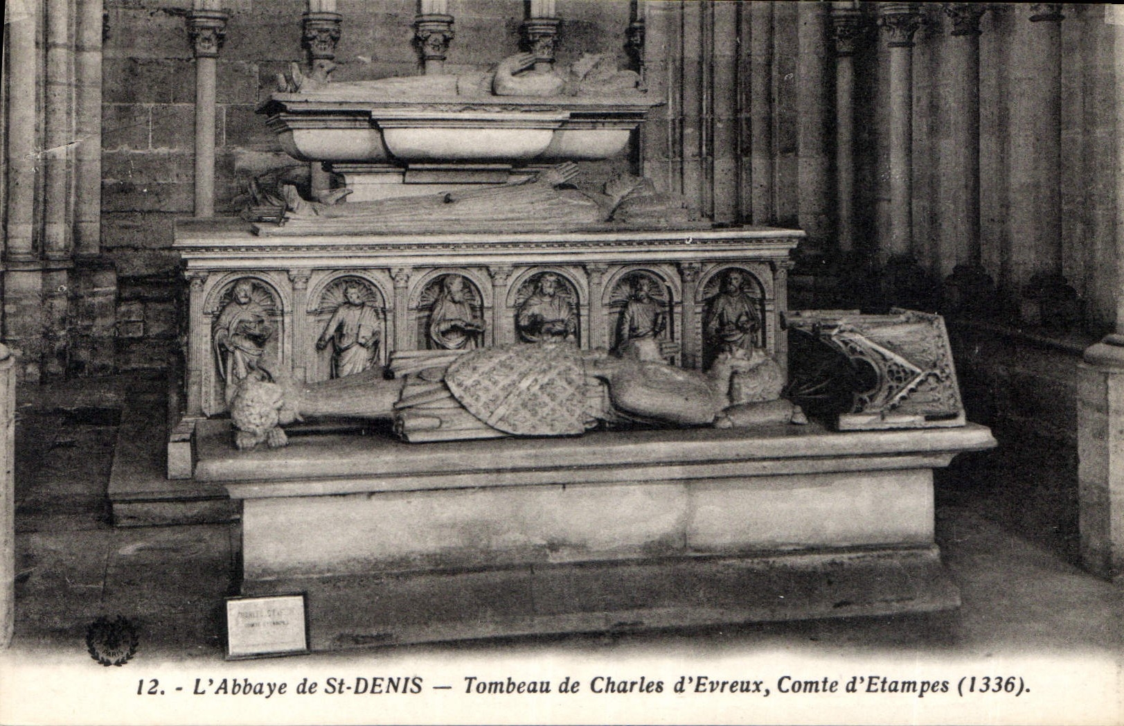 CPA L'Abbaye de Sainte Denis Tombeau de Charles d'Evreux Comte d'Etampes 