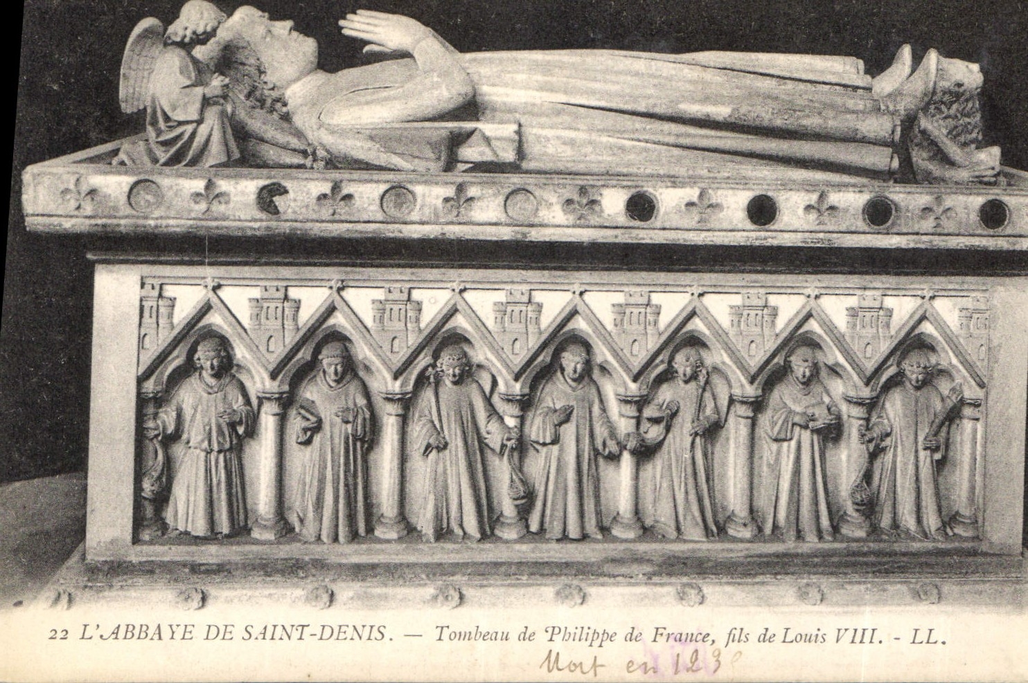 CPA L'Abbaye de Sainte Denis Tombeau de Philippe de France fils de Louis VIII 