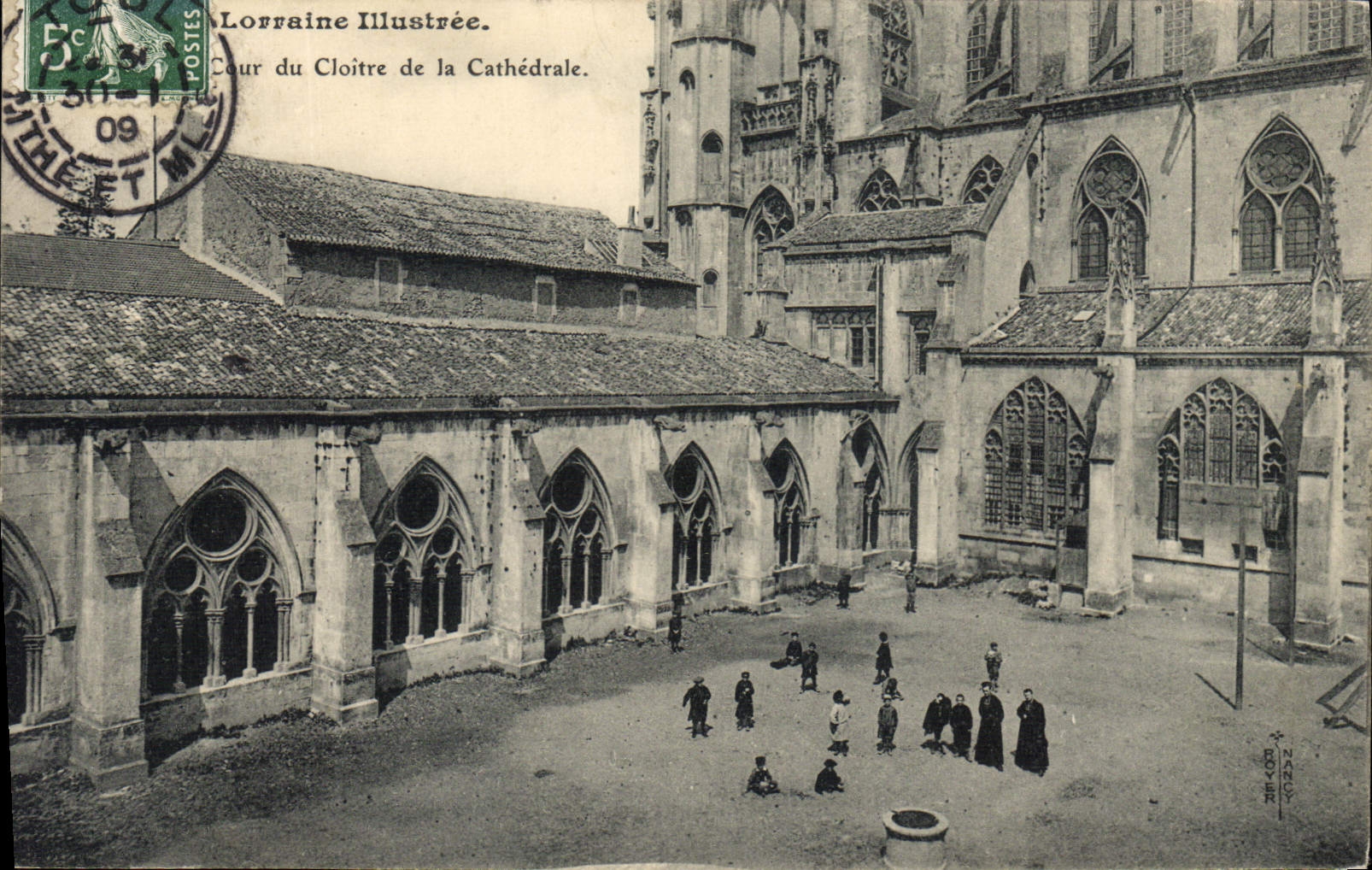 CPA Lorraine Illustree Cour du Cloitre de la Cathedrale Toul