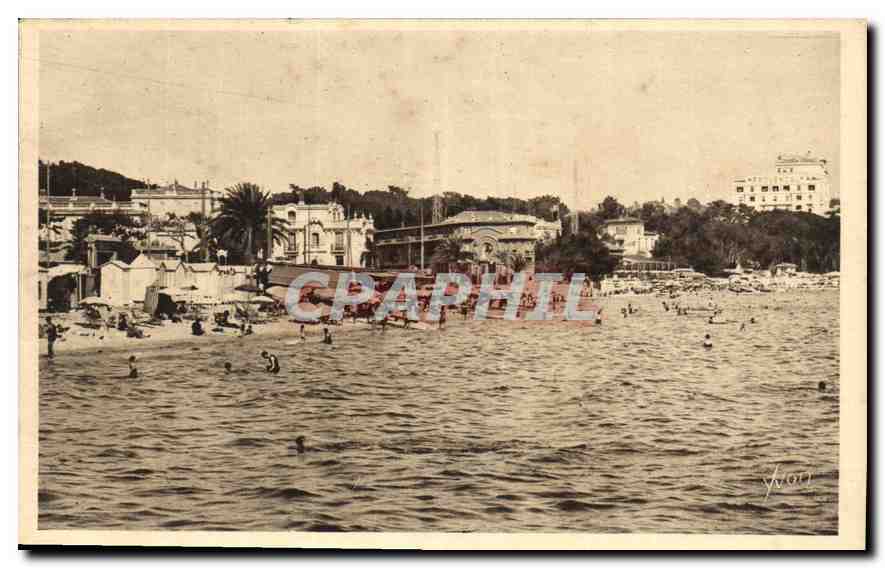 CPA La Douce France Cote d'Azur Juan les Pins Alpes Maritimes La Plage a l'heure du bain 