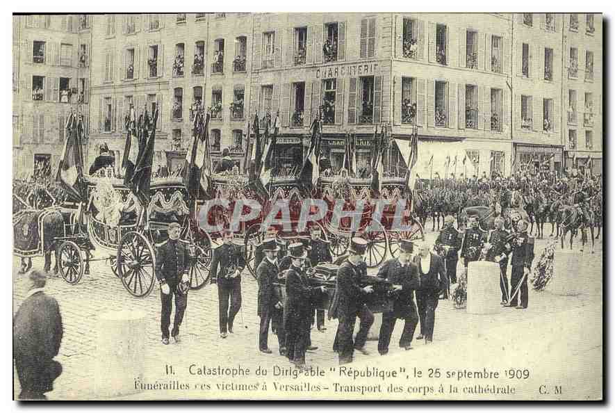 Calastrophe du Dirigeable "République", le 25 septembre 1909 — Funérailles des victimes à Versailles — Transport des corps à la cathédrale — C. M.
