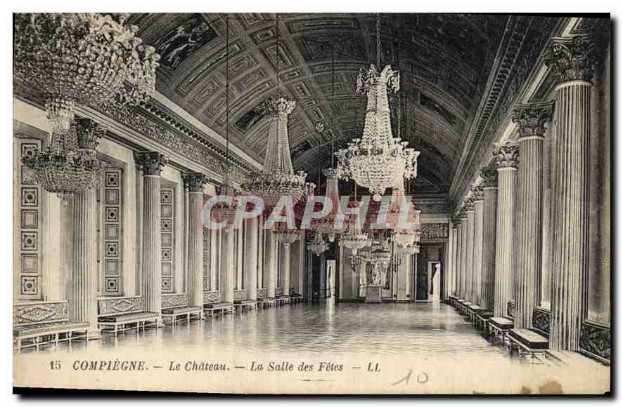 CPA Compiegne le Chateau la Salle des fetes 