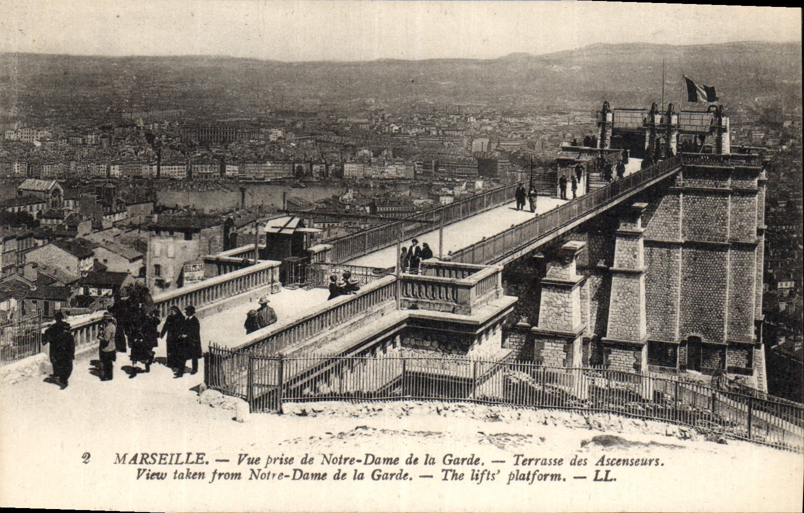 CPA Marseille vue prise de Notre Dame de la Garde Terrasse des Ascenseurs 