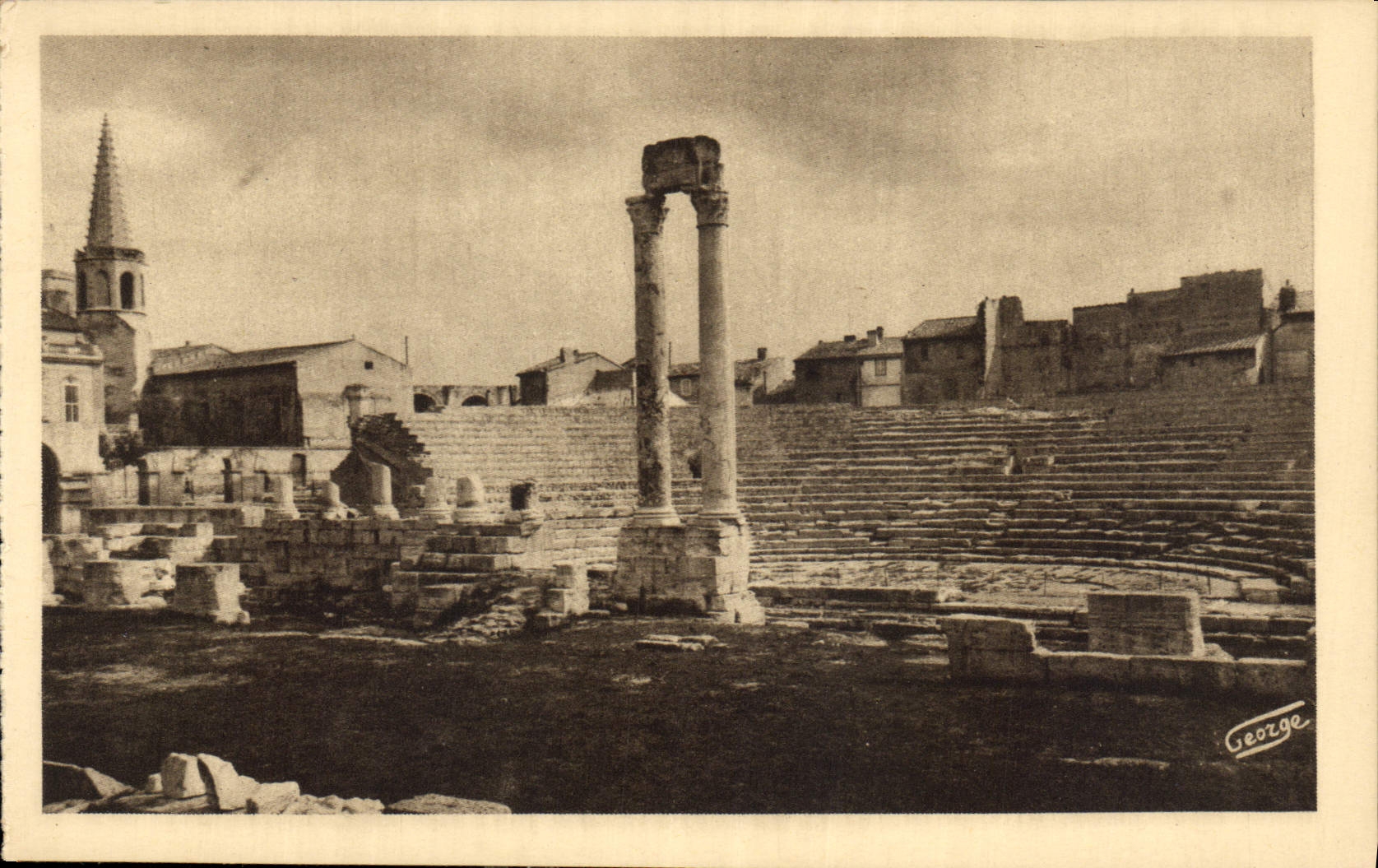 Arles-sur-Rhône — Théâtre Antique — Éditeur J. Grorue