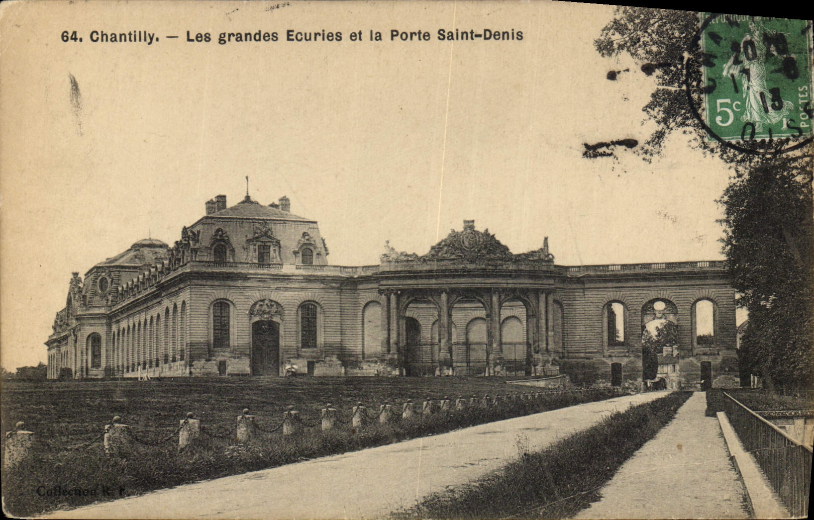 CPA Chantilly Les grandes Ecuries et la Porte Saint Denis 