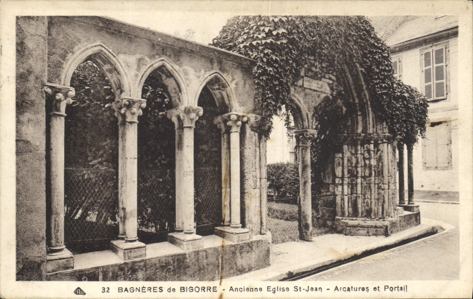 Bagnères-de-Bigorre - Ancienne Église Saint-Jean - Arcatures et Portail
