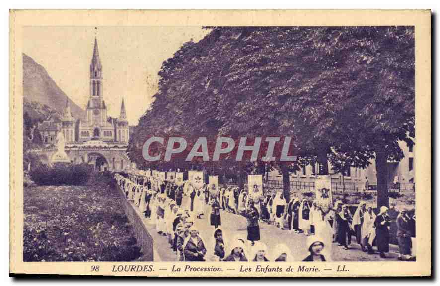 CPA Lourdes La Procession Les Enfants de Marie 
