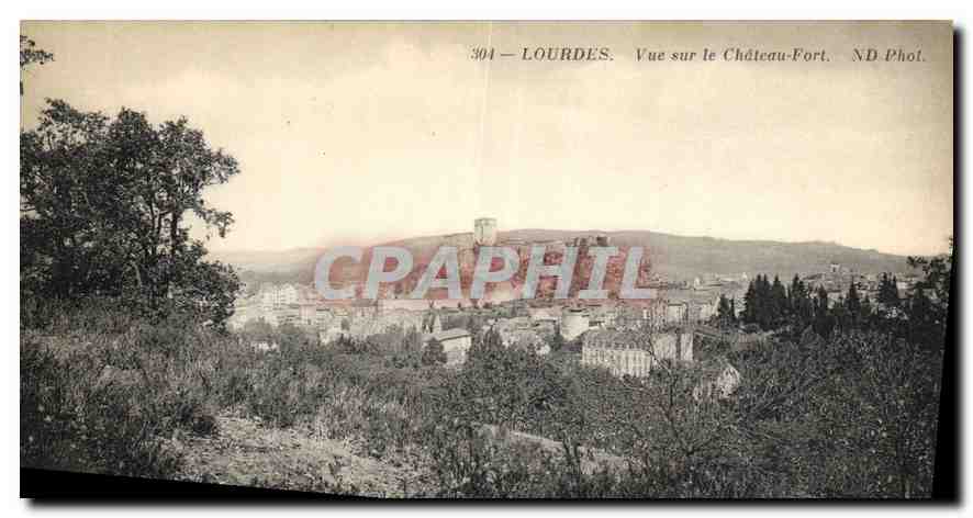 CPA Lourdes Vue sur le Chateau Fort 