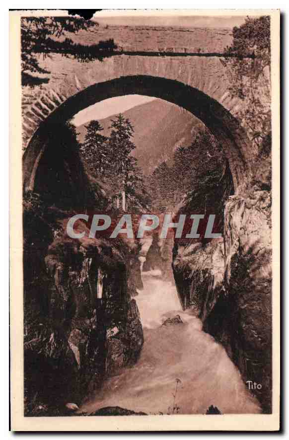CPA Les Beaux Paysages de France Les Pyrenees Environs de Cauterets Gouffre du Pont d'Espagne 
