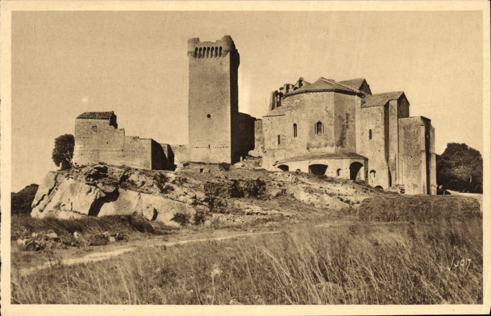 CPA Montmajour Bouches du Rhone l'Abbaye fondee au VI siecle 