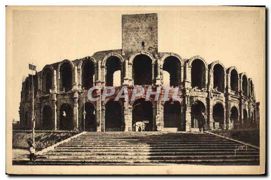 CPA La Douce France Arles Bouches du Rhone Les Arenes 