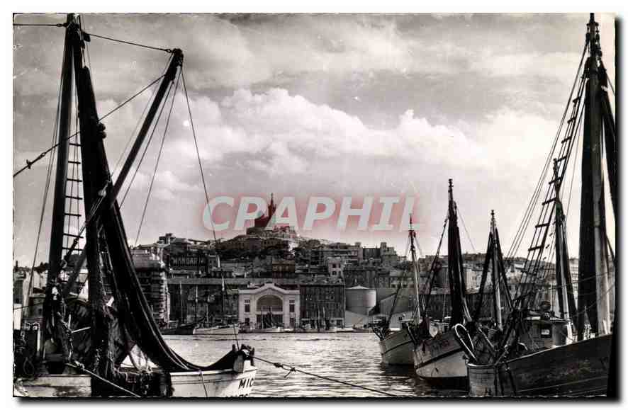 CPA Marseille Basilique de Notre Dame de la Garde Bateaux de peche