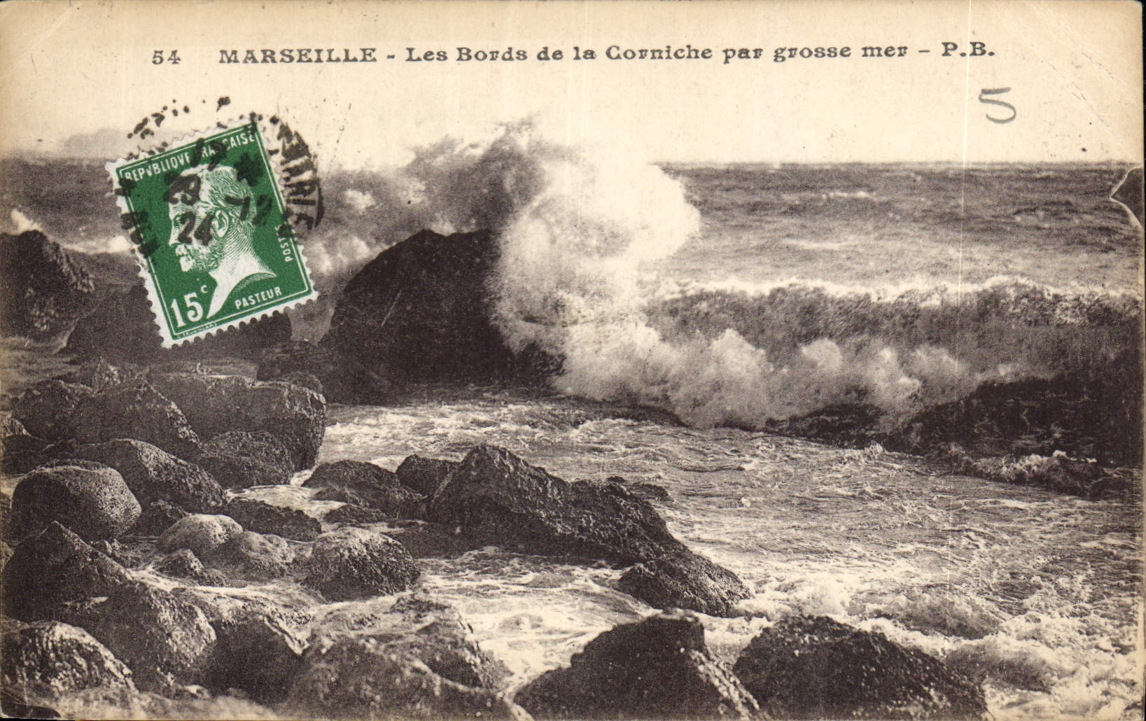 CPA Marseille Les Bords de la Corniche par grosse mer 