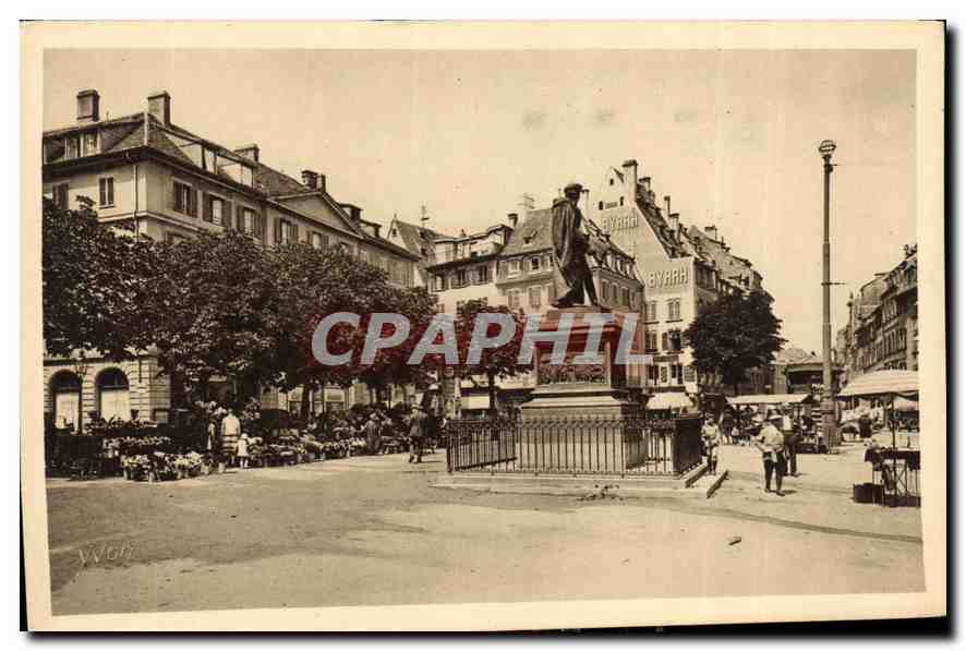 CPA La Douce France Strasbourg Bas Rhin la Place Guttenberg et le Marche aux Fleurs 