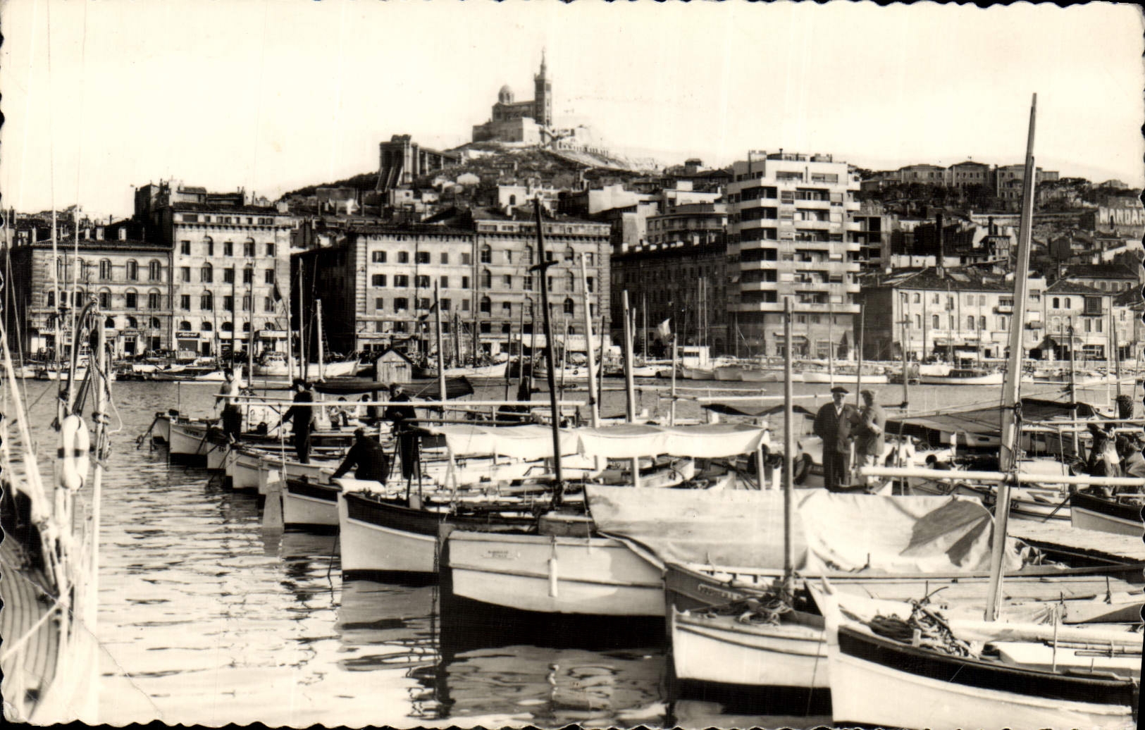 Vieux Port et N. de la Garde — Marseille — éditeur LABO-PHOTO SUD-EST, n° 31