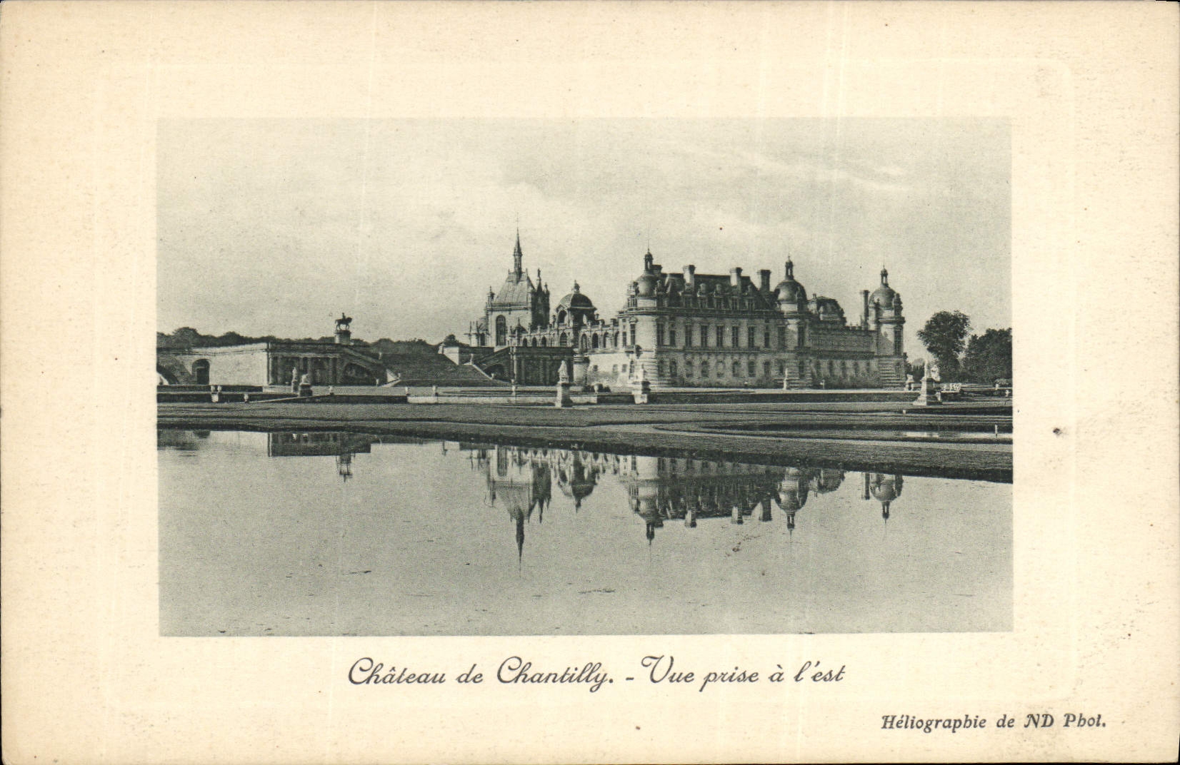 Château de Chantilly — Vue prise à l'est — Héliographie de ND Pbol.