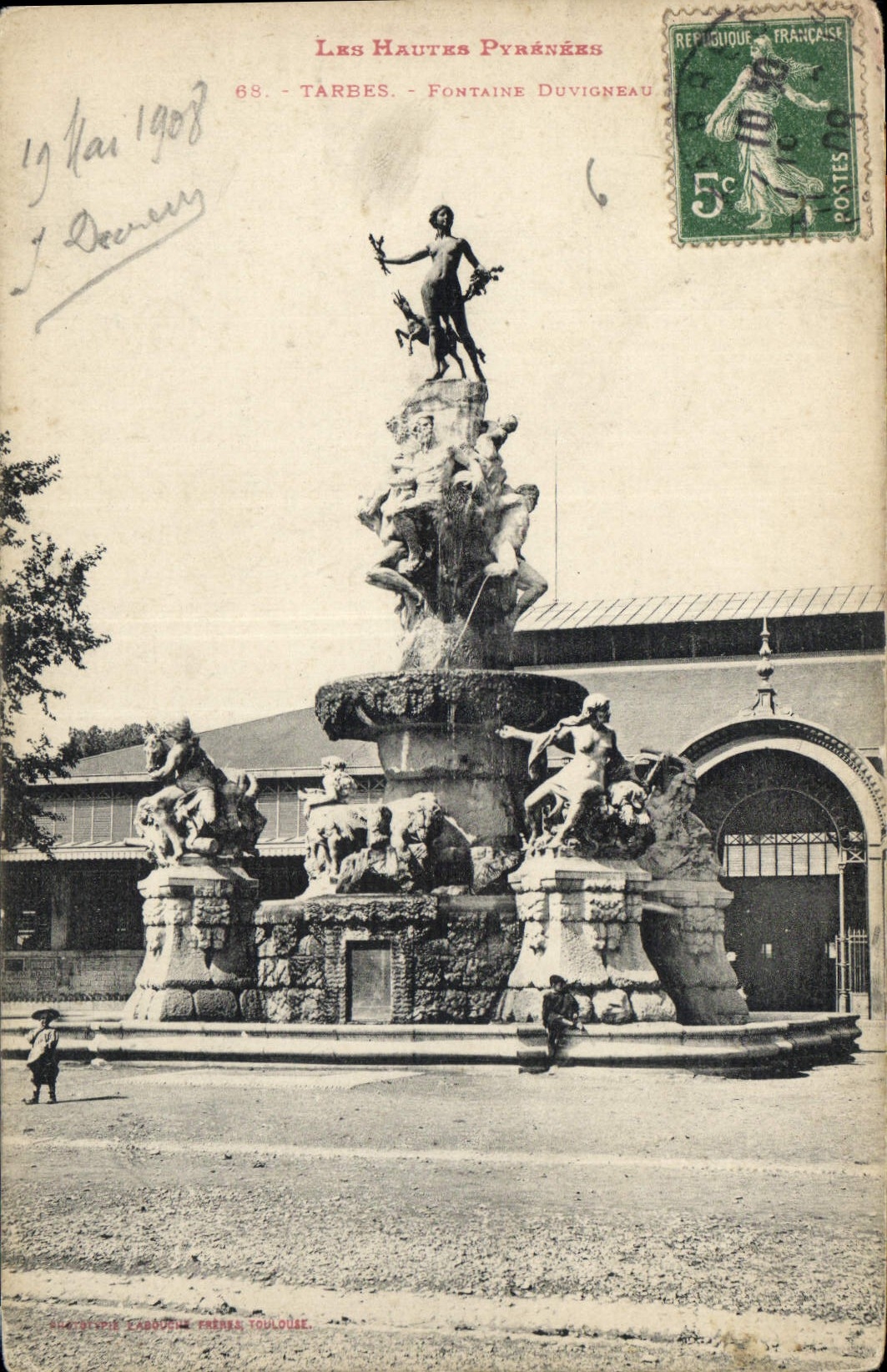 CPA Les Hautes Pyrenee Tarbes fontaine 