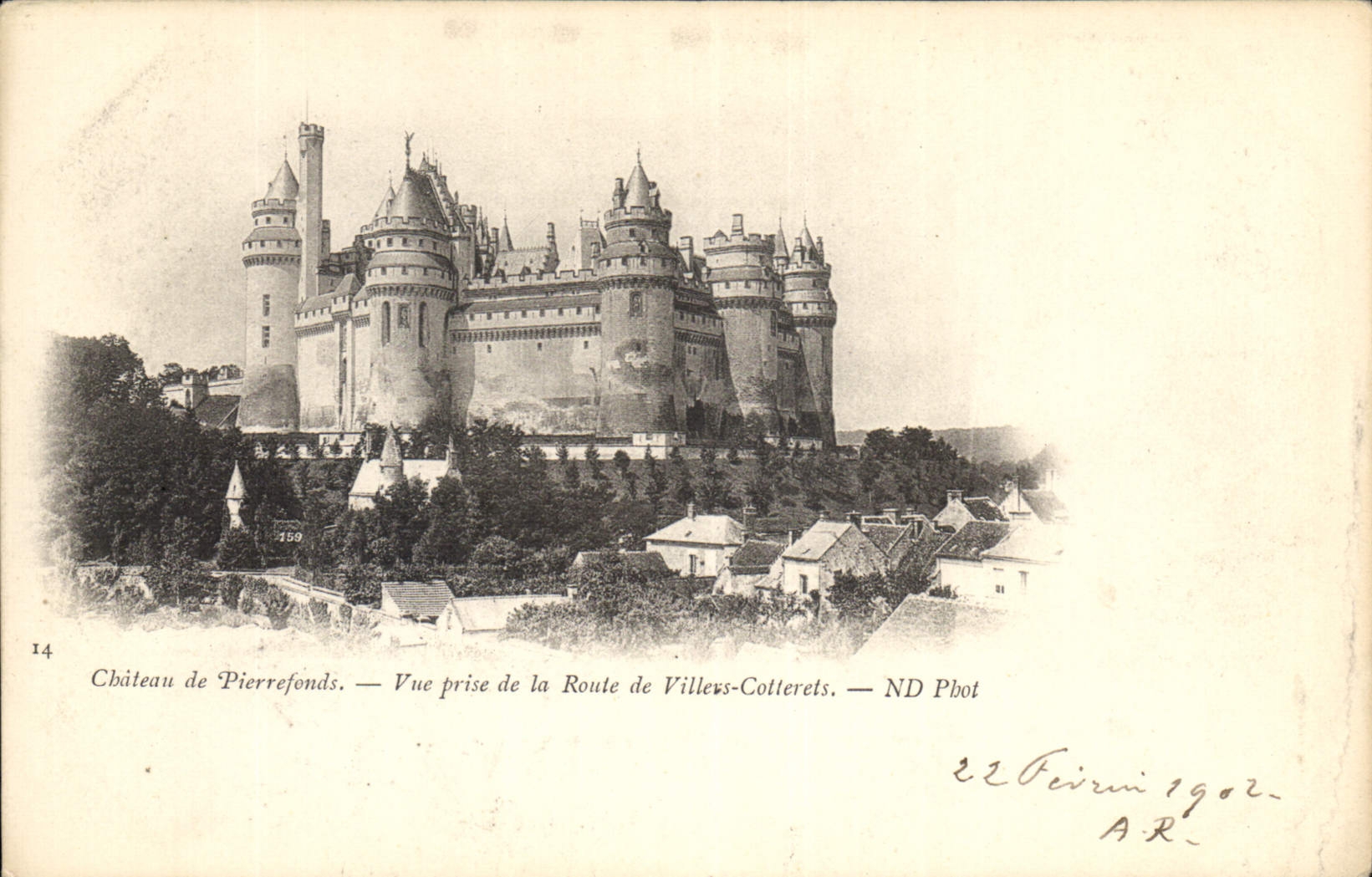 CPA Chateau de Pierrefonds Vue prise de la Route de Villers Cotterets 