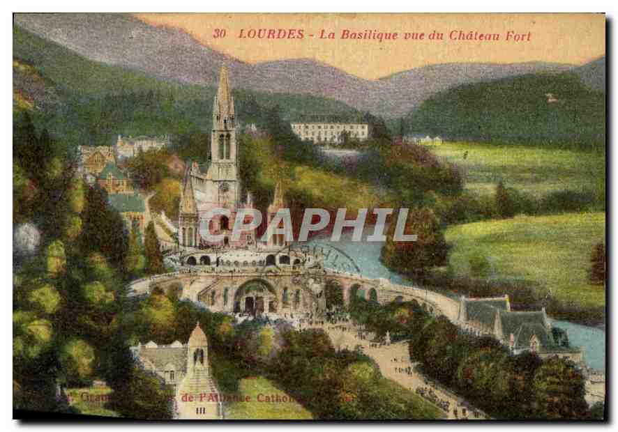 CPA Lourdes la Basilique vue du Chateau Fort 